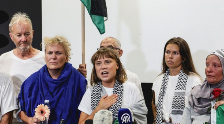 Greta Thunberg Beserta Ratusan Aktivis Global Sumud Flotilla Mendarat di Yunani usai Diusir Israel dalam Misi Kemanusiaan ke Gaza.