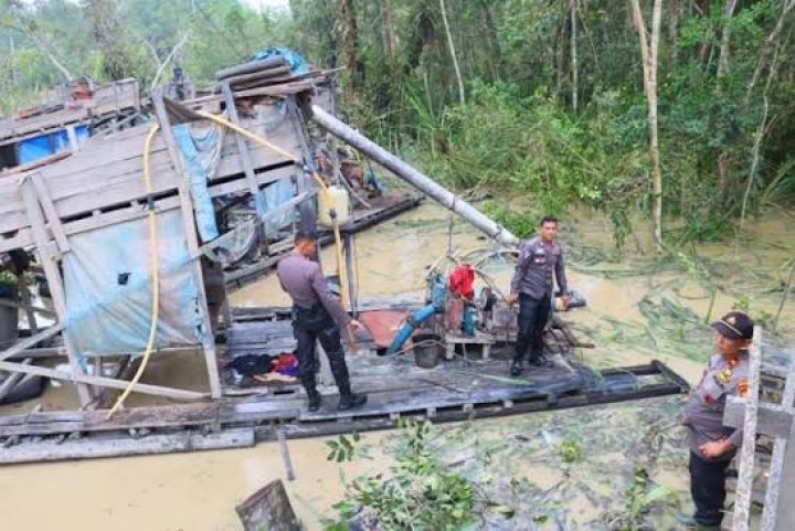 Penertiban Tambang Emas Ilegal di Kuansing Ricuh, Mobil Dinas Dirusak Warga