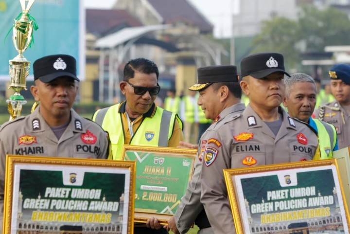 Bripka Rosady Elian dari Polres Siak Raih Penghargaan Green Policing Award Polda Riau 2025, Dapat Paket Umrah Bersama UAS