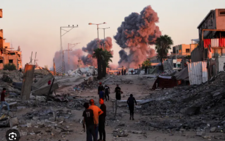 Potret Serangan Zionist Israel ke Gaza, tak lama usai sepakati rencana gencatan senjata yang lewat perundingan Presiden AS Donald Trump. (Tangkapan Layar)