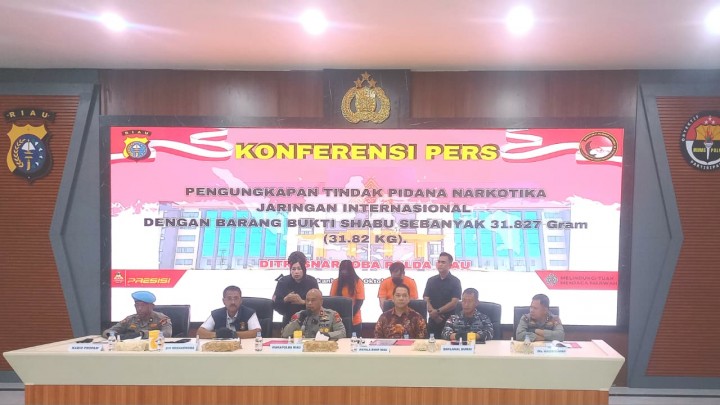 Polda Riau Gagalkan Penyelundupan 30 Kg Sabu di Dumai, Dua Kurir Asal Sumsel Ditangkap