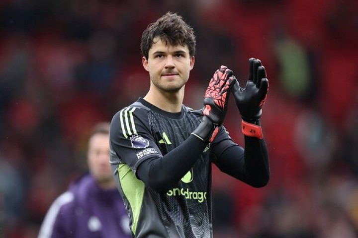 Senne Lammens Dinilai Buat Manchester United Punya Kiper Lagi 