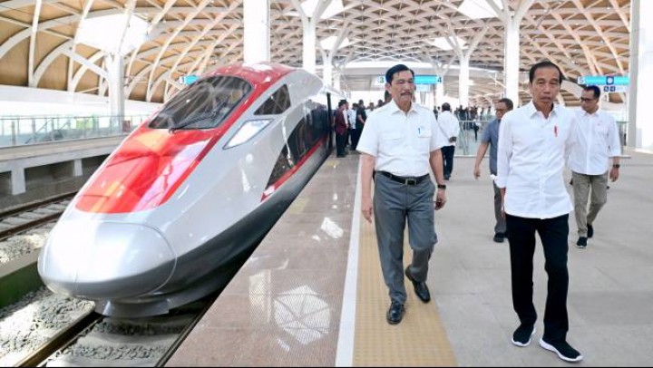 Mahfud MD-Rocky Gerung Soroti Dugaan Mark-Up Proyek Whoosh, Jokowi Berpotensi Dijerat Pidana? 