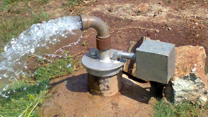 DPR Pilih Turun Tangan Soal Aqua diambil dari Air Sumur Bor