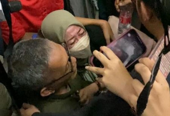 Ibu Delpedro Ngamuk Putusan Hakim Tolak Permohonan Praperadilan: Aku Tuntut Kalian di Akhirat!