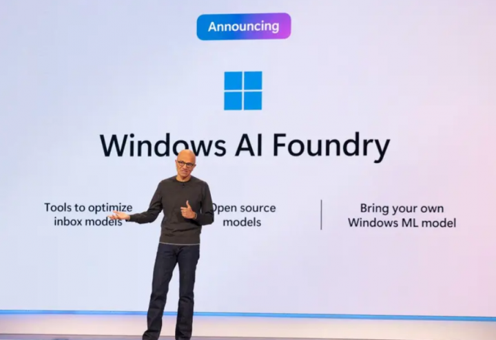 CEO Microsoft Satya Nadella/ AFP