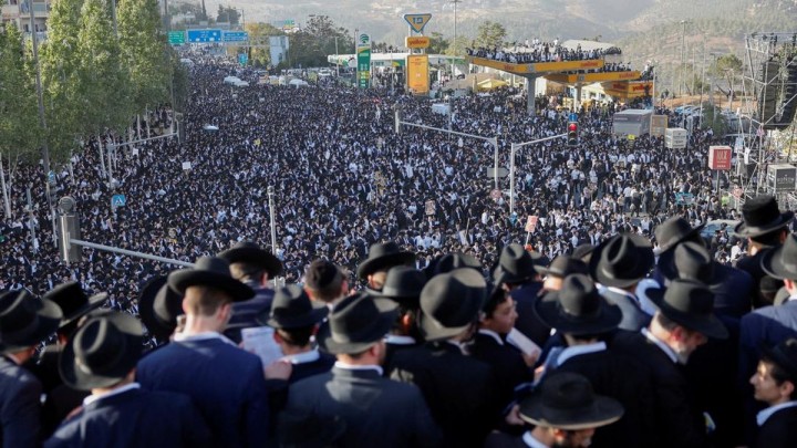 Puluhan Ribu Umat Yahudi Ortodoks Demo Netanyahu Tolak Wajib Militer