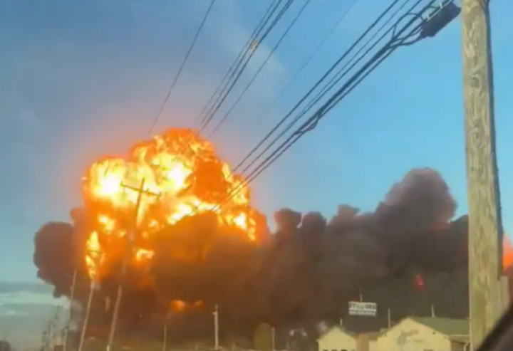 Pesawat Kargo Jatuh Setelah Lepas Landas dari Bandara Louisville, AS dan Sedikitnya 3 Orang Tewas