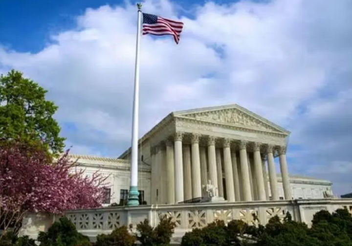 Para Hakim Mahkamah Agung AS Tampak Skeptis Terhadap Argumen Tarif Trump