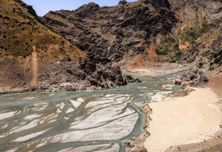 Teheran Hadapi Kelangkaan Air dan Krisis Energi Akut, Pertimbangkan Penjatahan dan Evakuasi
