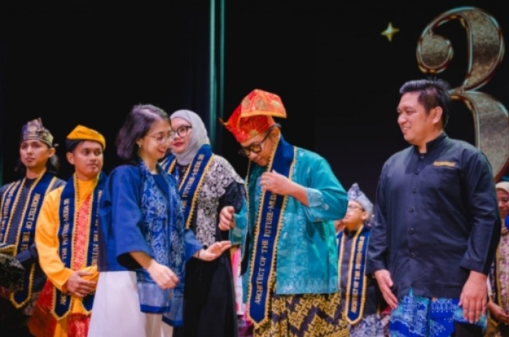 Dosen IAIN Datuk Laksemana Bengkalis dan Ketua Desa Wisata Bukit Batu Raih Muda30 Award 2025