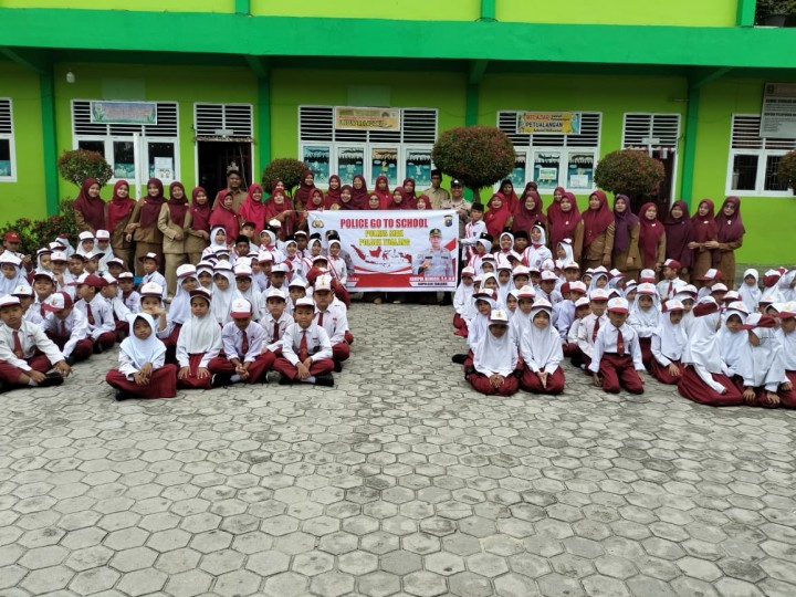 Kegiatan Police Goes To School di Perawang Tuai Antusias, Ratusan Siswa Terinspirasi Pesan Polisi