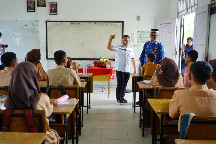 Komitmen Pemprov Riau Dukung Program MBG di Sekolah