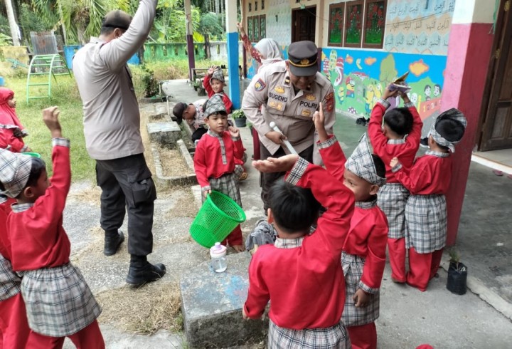 Polsek Tualang dan TK Islam Hagsa Tanamkan Cinta Lingkungan Lewat Program Green Policing