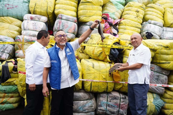 Kemendag Sebut Bakal Siapkan 1.300 Merek Lokal Gantikan Baju Bekas Impor 