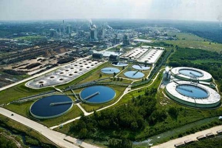 Kawasan pabrik PT Riau Andalan Pulp and Paper (RAPP) di Pangkalan Kerinci, Riau.