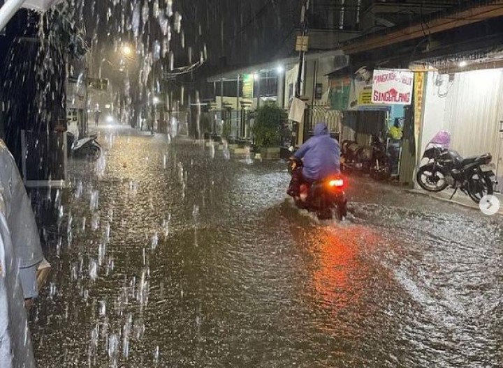  Menunggu Langkah Tegas Pemerintah Tanggapi Air Hujan Mengandung Mikroplastik