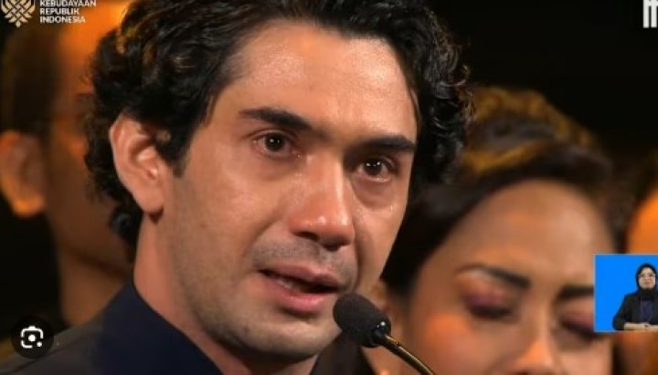 Tangis Harus Reza Rahardian Mengingat Sang Ibu, Film Pangku Sabet 4 Piala Citra FFI 2025 