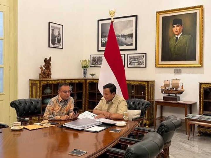 Presiden RI Prabowo Subianto dan Wakil Ketua DPR Sufi Dasco Ahmad. Sumber:  poo