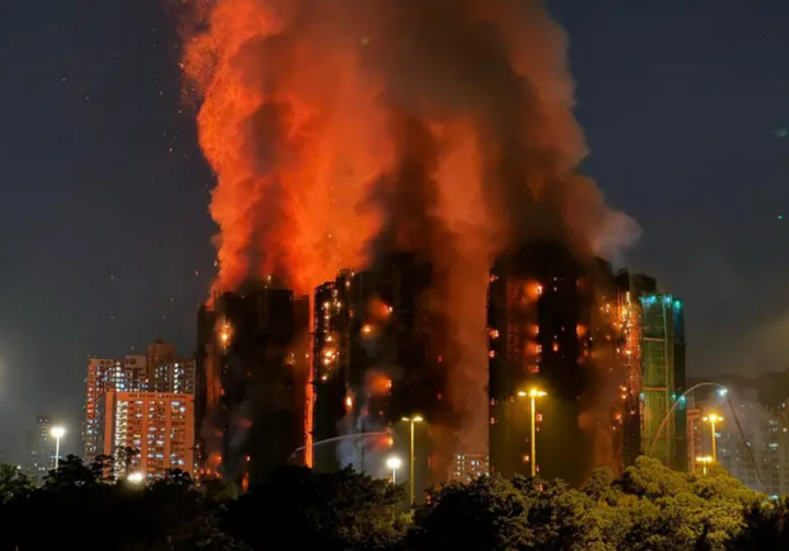 Hong Kong: 3 Pria Ditangkap Atas Dugaan Pembunuhan Terkait Kebakaran Apartemen