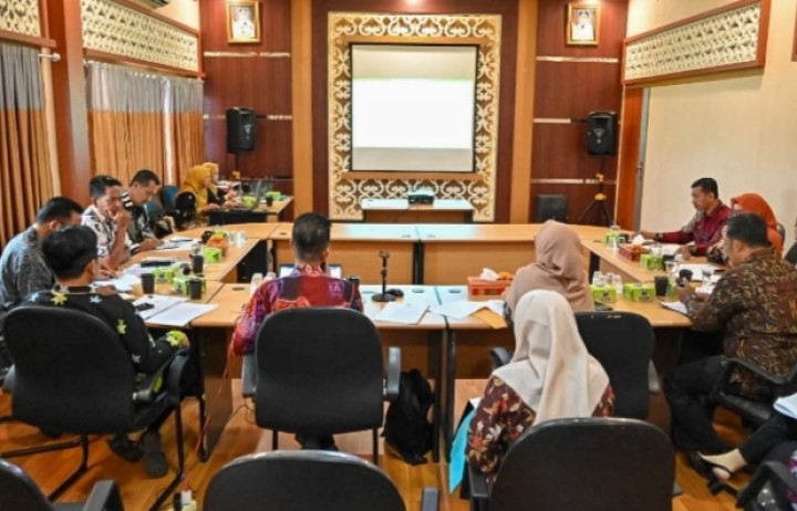 Staf Ahli Bidang SDM Rapat Struktur Organisasi UPTD Diskes