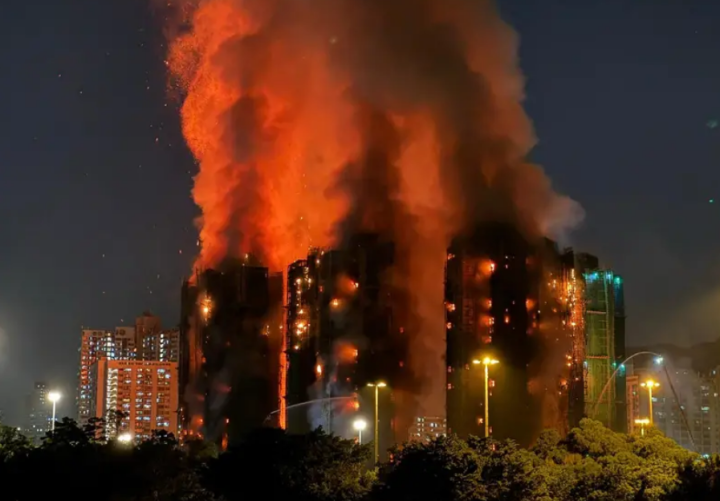 Hong Kong Lakukan Penangkapan Terhadap 14 Orang Terkait Kebakaran Gedung Mematikan yang Tewaskan 151 Orang