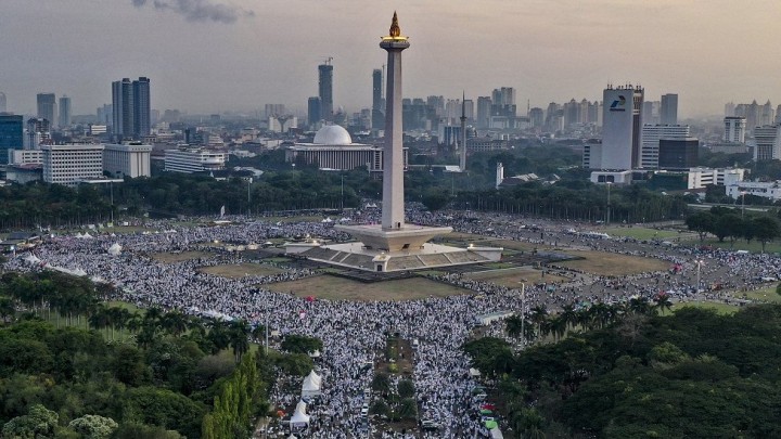 Sampah-sampah Sisa Reuni 212 Monas