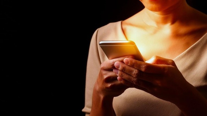 Stres Terus Sepanjang Hari? Bisa Jadi karena Bangun Tidur Langsung Main HP