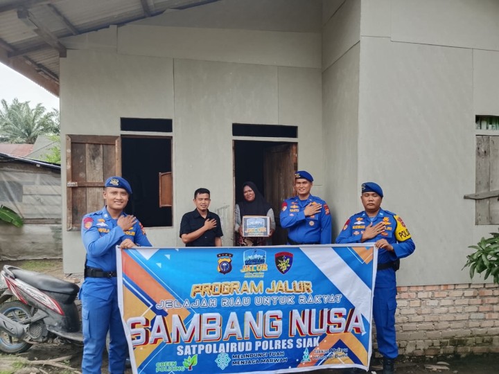 Satpolairud Polres Siak Jelajahi Pesisir Sungai Limau ,Hadirkan Klinik Terapung dan Bagikan Sembako untuk Warga