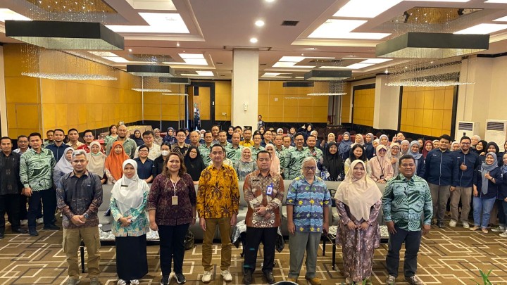 GP Farmasi Provinsi Riau dan HISFARDIS IAI Riau berkolaborasi dengan BBPOM di Pekanbaru melaksanakan sosialisasi Peraturan BPOM No. 20 Tahun 2025 tentang Standar Cara Distribusi Obat yang Baik. (Istimewa)