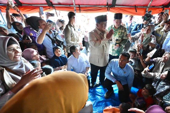 Prabowo Targetkan Pasokan Listrik Daerah Banjir Sumatera Pulih Satu Minggu ke Depan.