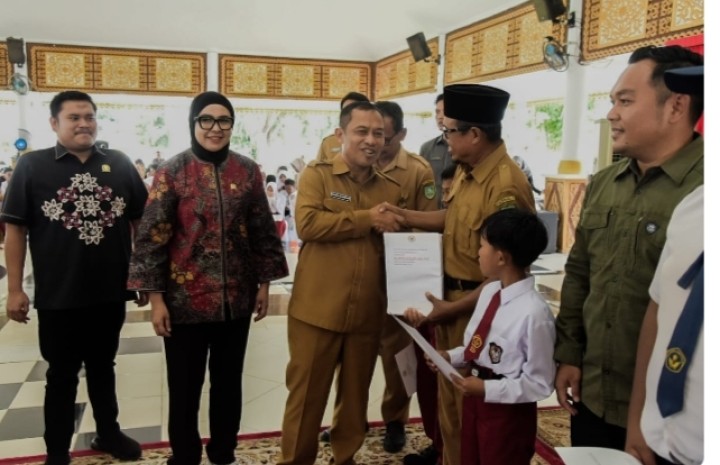 Ratusan Pelajar SD,SMP dan SMA di Kecamatan Bantan Terima Bantuan Beasiswa PIP