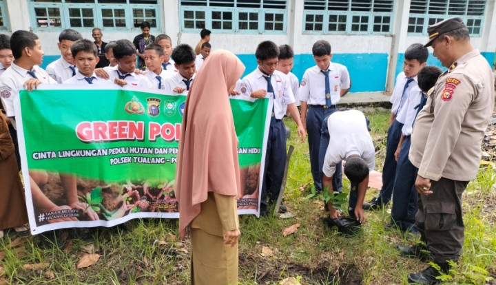 Polsek Tualang Gelar Green Policing di SMPS YPPI Perawang, Ciptakan Generasi Peduli Lingkungan