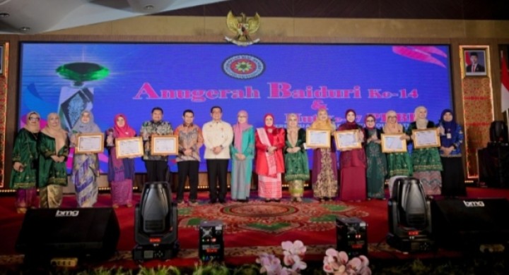 Bupati Bengkalis Raih Anugerah Baiduri Ke-14, Wujud Apresiasi Perempuan Untuk Perempuan