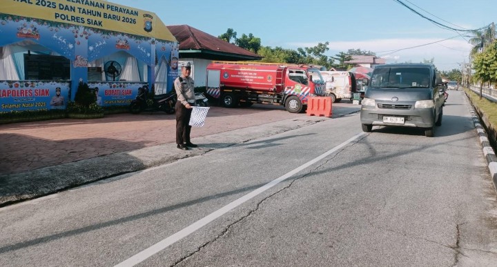 Antisipasi Kepadatan Wisata, Polres Siak Siagakan Personel di Istana Siak