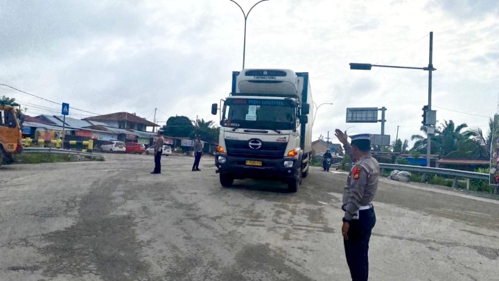 Hari ke-9 Operasi Lilin 2025, Polres Siak Intensifkan Pengaturan Lalu Lintas di Exit Tol Minas