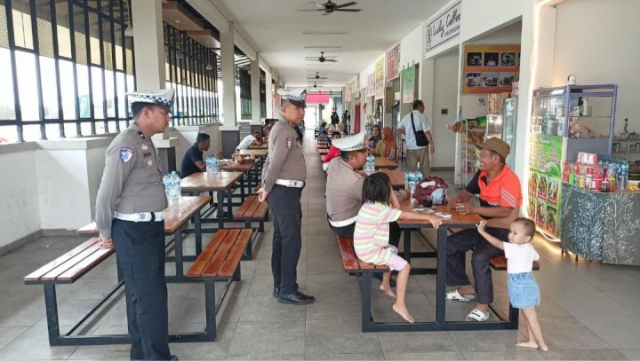 Arus Libur Nataru, Polisi Jaga Ketat Rest Area Km 45 Kandis pada Hari ke-10 Operasi Lilin