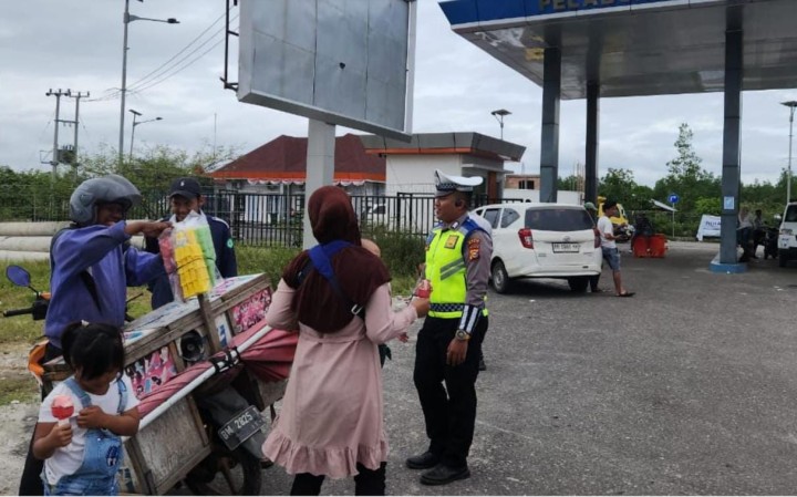 Pengamanan Arus Nataru, Polres Siak Intensifkan Pengaturan Lalu Lintas di Pelabuhan Tanjung Buton