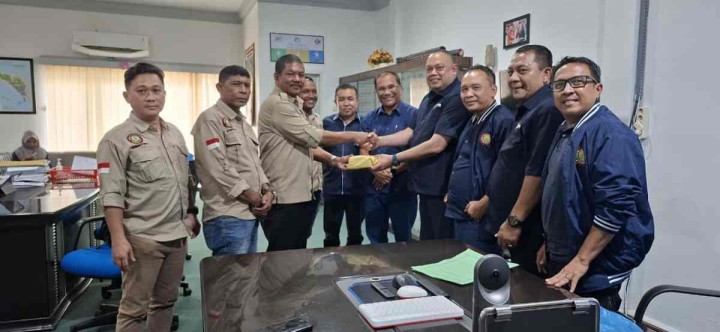 Serikat Pekerja PTPN IV Regional III Turut Salurkan Donasi Bantuan Hidrometeorologi Sumatra