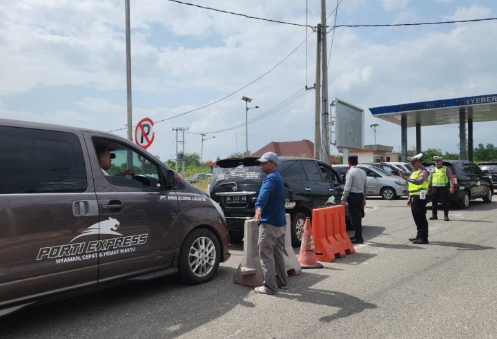 Antisipasi Puncak Arus Balik 2026, Polisi Gelar Patroli Jalan Kaki dan Pengaturan Lalu Lintas di Pelabuhan Tanjung Buton