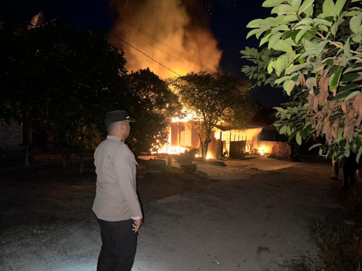 Diduga Korsleting Listrik, Rumah Warga Dayun Ludes Terbakar