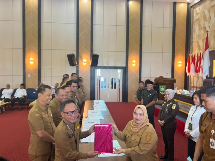 DPA-SKPD 2026 Diserahkan Bupati Kasmarni Ingatkan Tak Hanya Sekedar Dokumen Administratif