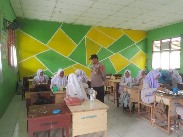 Makan Bergizi Gratis Disalurkan di Bungaraya, Polri Dukung Generasi Sehat