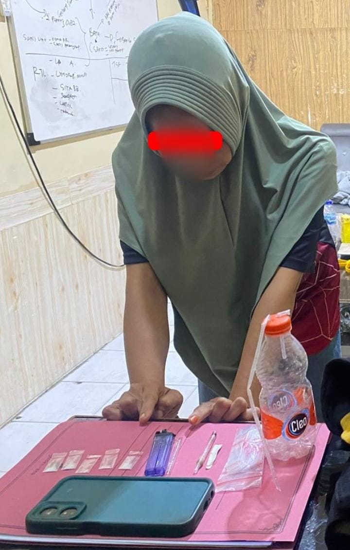 Laporan Warga Berbuah Penangkapan, IRT Pengedar Sabu Diciduk Polsek Tualang