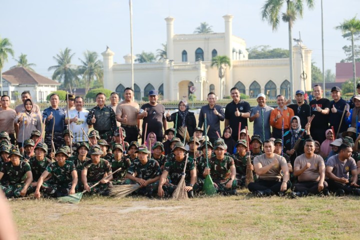Kodim 0322/Siak Dukung Instruksi Presiden, Turun Langsung Gotong Royong Bersama Forkopimda