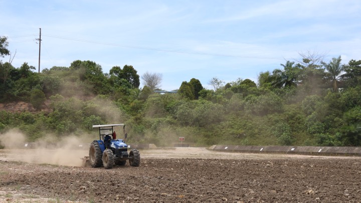 _Sebuah alat berat melakukan aktivitas di salah satu fasilitas pemulihan TTM di WK Rokan. (Istimewa)