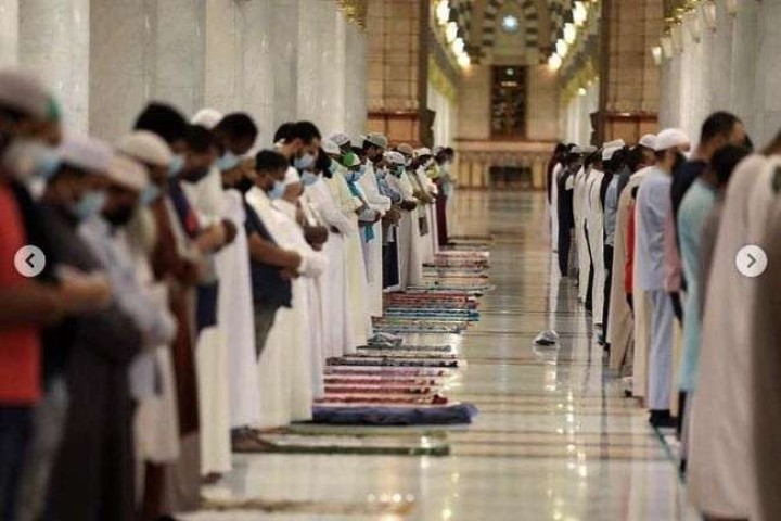 Ilustrasi salat di Masjid. Sumber: RRI