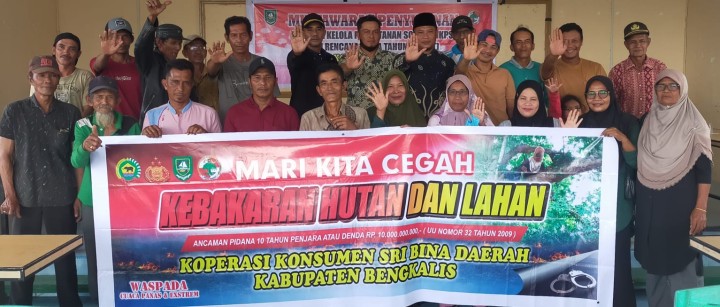 Koperasi SBD Bhabinkamtimas dan Pemdes Kelemantan Barat Sosialisasi Pencegahan Karhutla