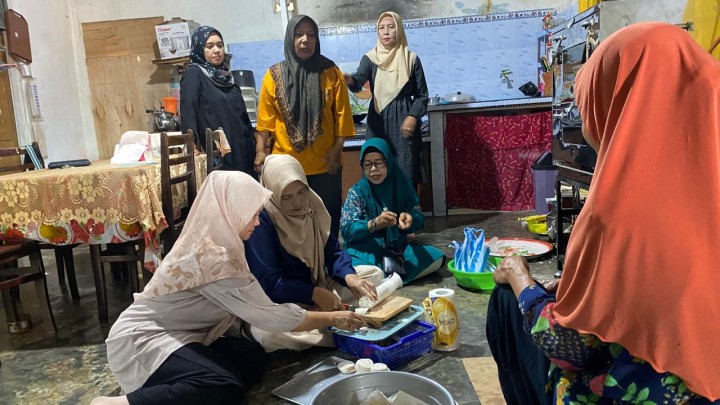 Perajin Keripik Tempe di Bintan Dapat Bantuan Program CSR BRK Syariah