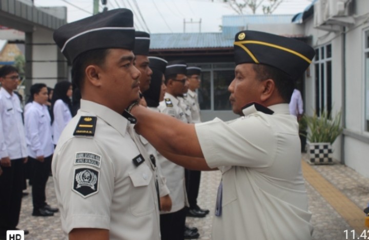 Priyo Tri Laksono Pimpin Upacara Kenaikan Pangkat 6 Pegawai Lapas IIA Bengkalis